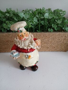 Holiday Chef Santa Figurine - Cream/Red